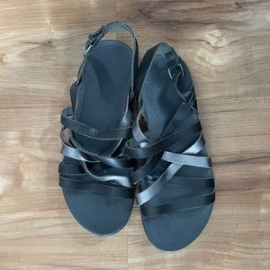 Olukai 'Awe'Awe Sandals Women's sz 8